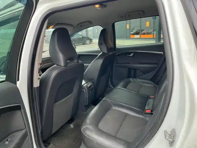 Valkoinen Farmari, Volvo V70 – UXG-600