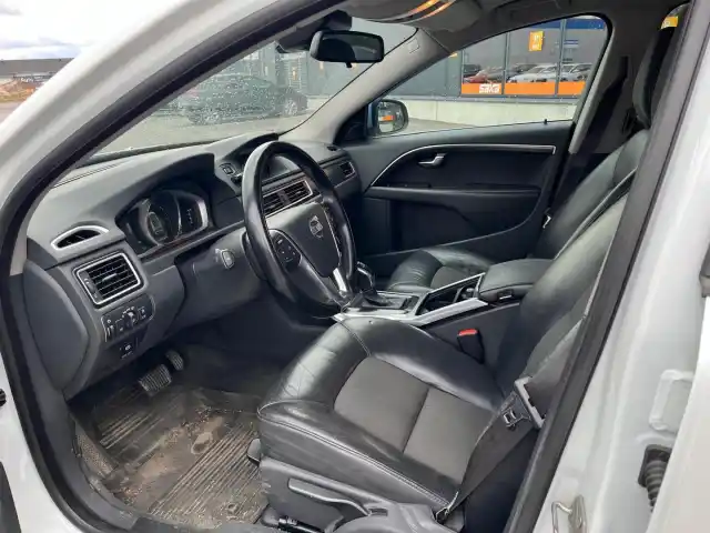 Valkoinen Farmari, Volvo V70 – UXG-600