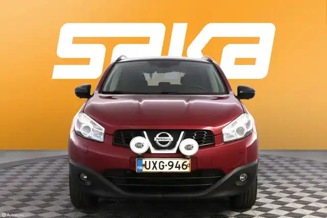 Punainen Maastoauto, Nissan Qashqai – UXG-946