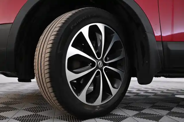 Punainen Maastoauto, Nissan Qashqai – UXG-946