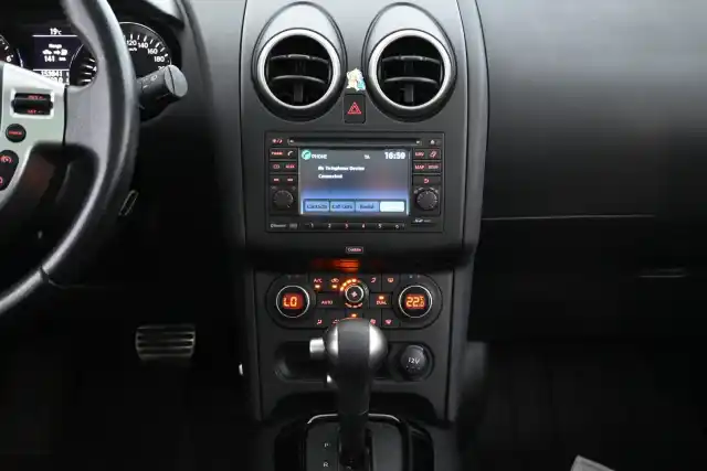 Punainen Maastoauto, Nissan Qashqai – UXG-946