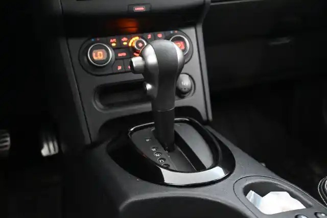 Punainen Maastoauto, Nissan Qashqai – UXG-946