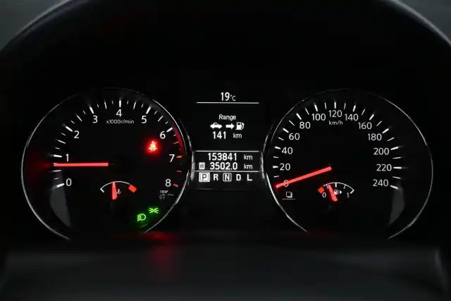 Punainen Maastoauto, Nissan Qashqai – UXG-946