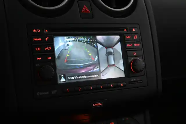 Punainen Maastoauto, Nissan Qashqai – UXG-946