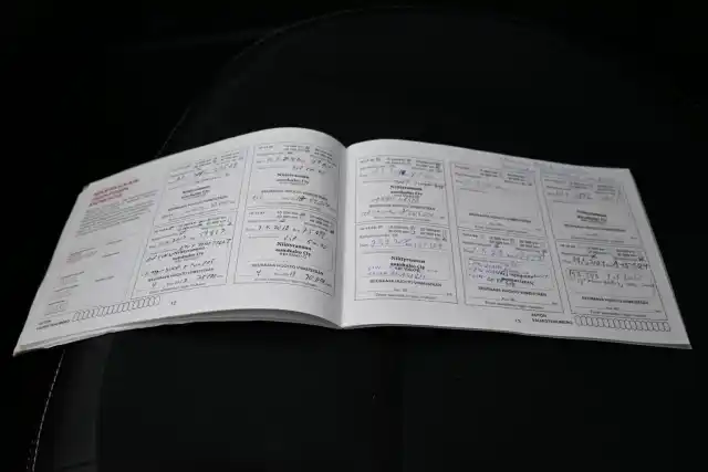 Punainen Maastoauto, Nissan Qashqai – UXG-946