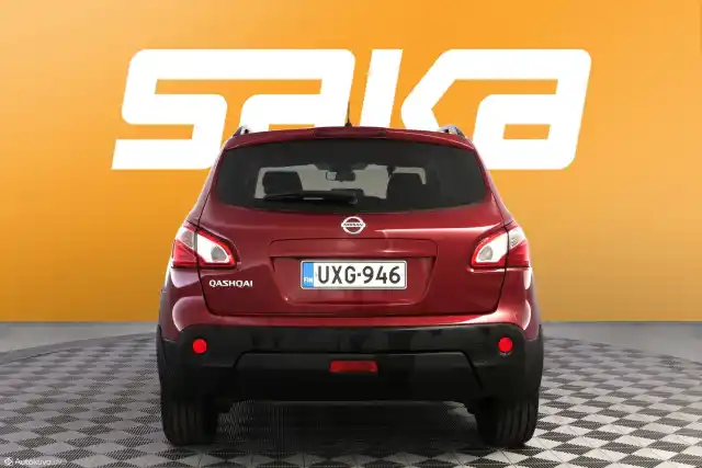 Punainen Maastoauto, Nissan Qashqai – UXG-946