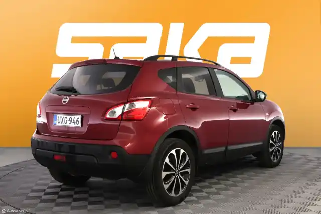 Punainen Maastoauto, Nissan Qashqai – UXG-946