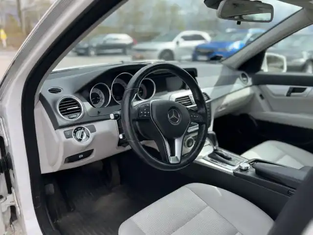 Valkoinen Farmari, Mercedes-Benz C – UXZ-249
