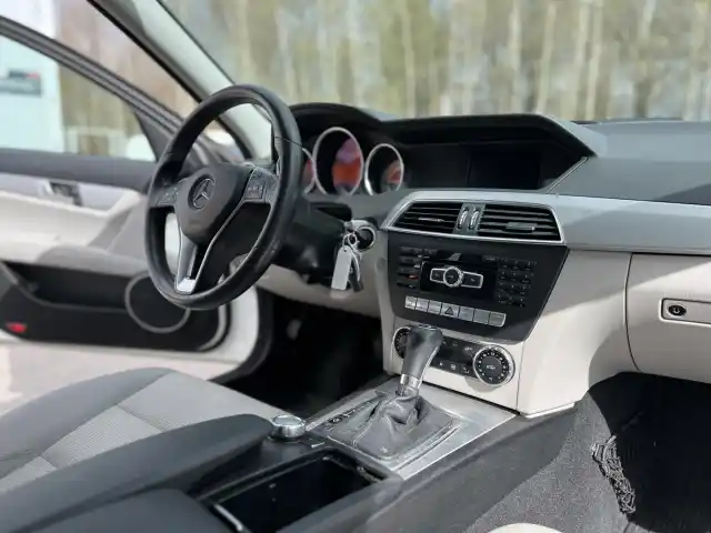 Valkoinen Farmari, Mercedes-Benz C – UXZ-249