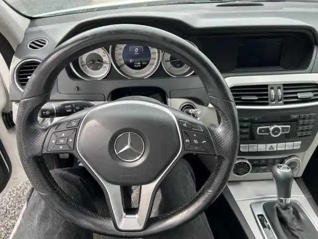 Valkoinen Farmari, Mercedes-Benz C – UXZ-249