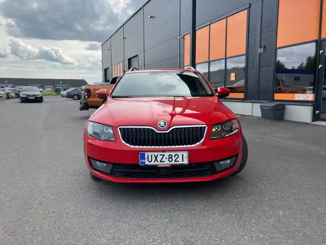 Punainen Farmari, Skoda Octavia – UXZ-821