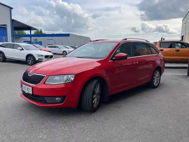 Punainen Farmari, Skoda Octavia – UXZ-821