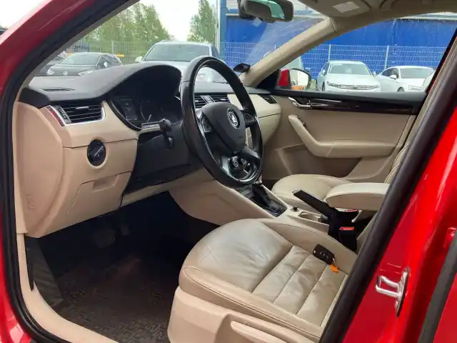 Punainen Farmari, Skoda Octavia – UXZ-821