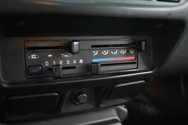 Sininen Pakettiauto, Nissan Cab – UYK-967