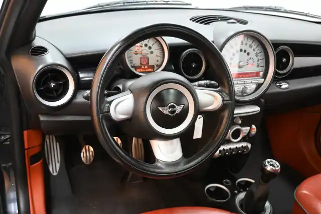 Musta Viistoperä, Mini COOPER S – UYR-599