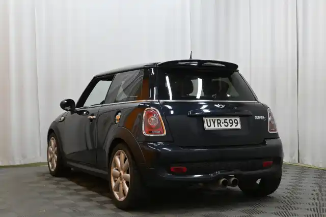 Musta Viistoperä, Mini COOPER S – UYR-599