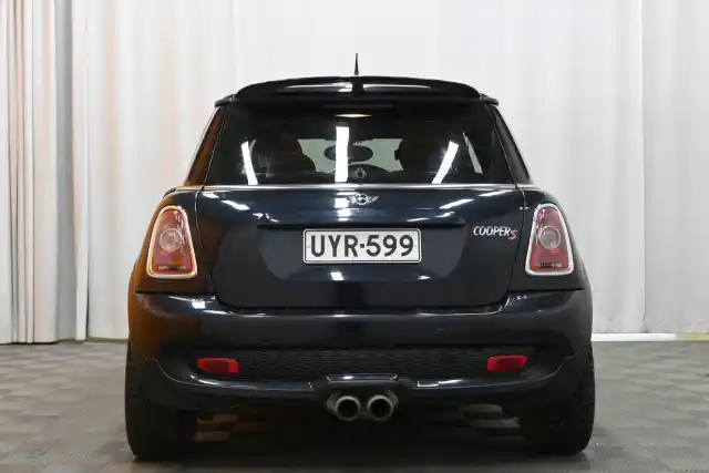 Musta Viistoperä, Mini COOPER S – UYR-599