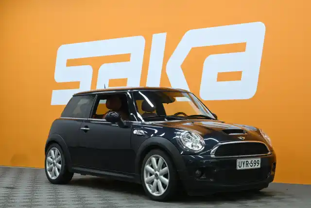 Musta Viistoperä, Mini COOPER S – UYR-599