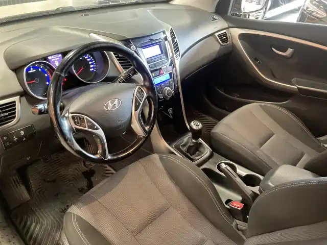 Hopea Farmari, Hyundai I30 – UYS-194