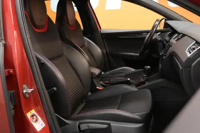 Punainen Viistoperä, Skoda Octavia – UYS-311