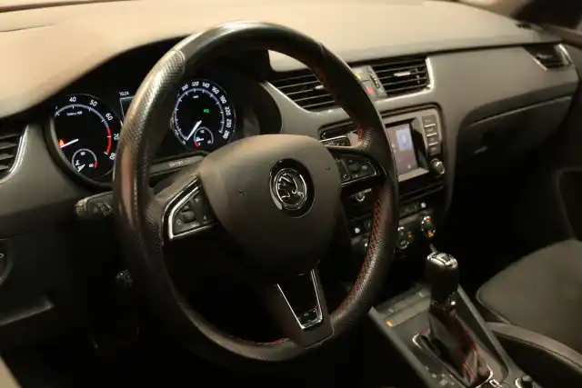 Punainen Viistoperä, Skoda Octavia – UYS-311
