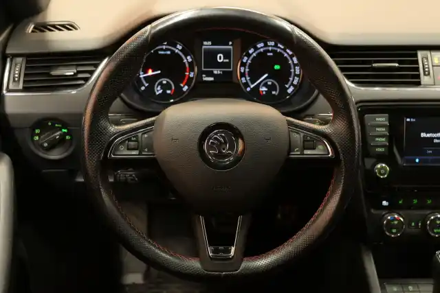 Punainen Viistoperä, Skoda Octavia – UYS-311