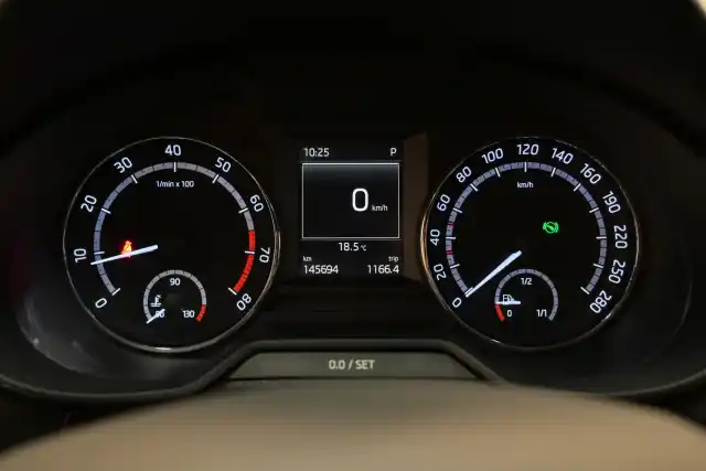Punainen Viistoperä, Skoda Octavia – UYS-311