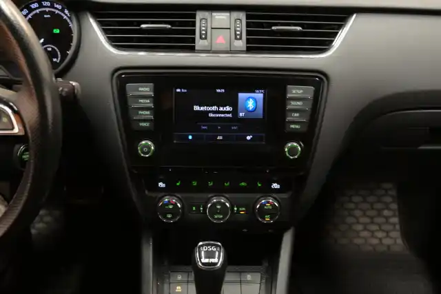 Punainen Viistoperä, Skoda Octavia – UYS-311