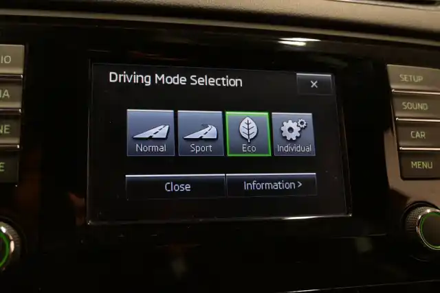 Punainen Viistoperä, Skoda Octavia – UYS-311