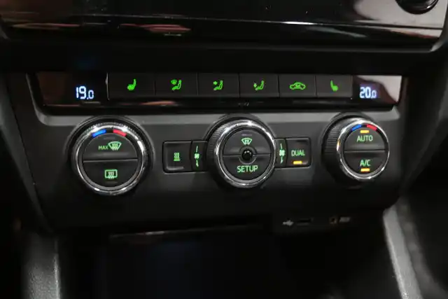 Punainen Viistoperä, Skoda Octavia – UYS-311