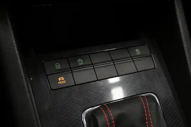 Punainen Viistoperä, Skoda Octavia – UYS-311