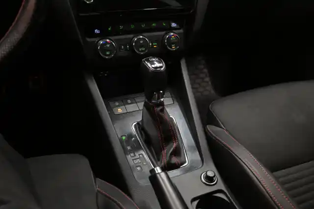 Punainen Viistoperä, Skoda Octavia – UYS-311