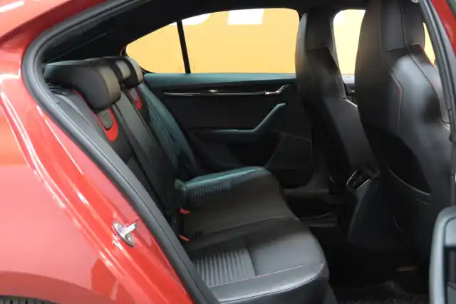 Punainen Viistoperä, Skoda Octavia – UYS-311