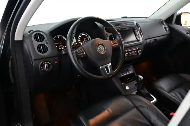 Musta Maastoauto, Volkswagen Tiguan – UYS-732