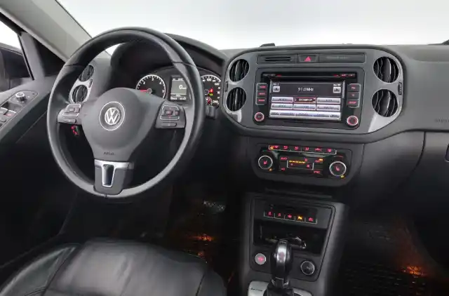 Musta Maastoauto, Volkswagen Tiguan – UYS-732