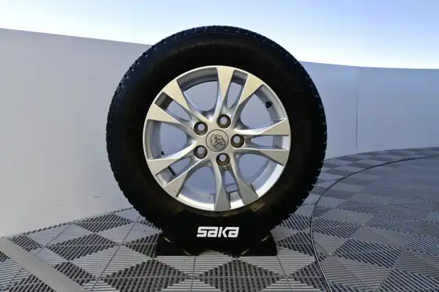 Ruskea (beige) Farmari, Toyota Auris – UYT-143