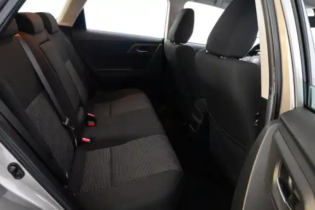 Ruskea (beige) Farmari, Toyota Auris – UYT-143