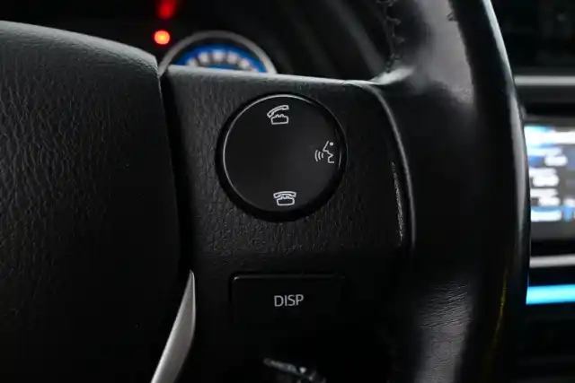 Ruskea (beige) Farmari, Toyota Auris – UYT-143