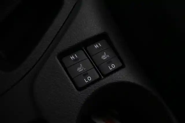 Ruskea (beige) Farmari, Toyota Auris – UYT-143