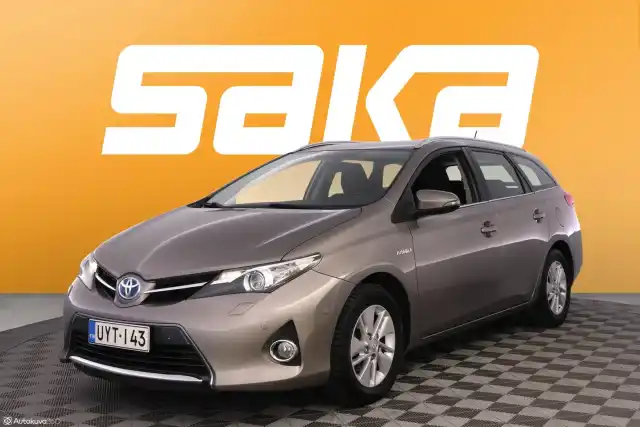 Ruskea (beige) Farmari, Toyota Auris – UYT-143