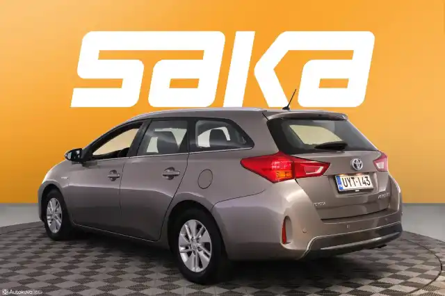 Ruskea (beige) Farmari, Toyota Auris – UYT-143