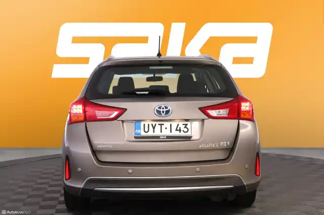Ruskea (beige) Farmari, Toyota Auris – UYT-143