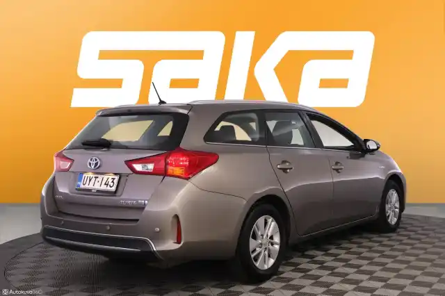 Ruskea (beige) Farmari, Toyota Auris – UYT-143