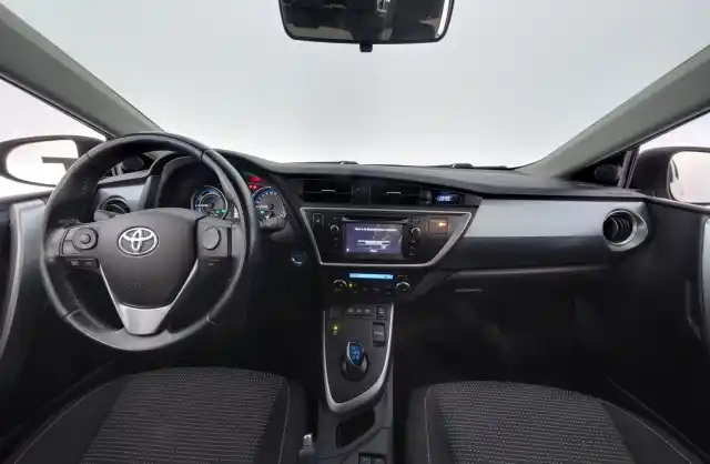 Ruskea (beige) Farmari, Toyota Auris – UYT-143