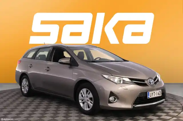 Ruskea (beige) Farmari, Toyota Auris – UYT-143