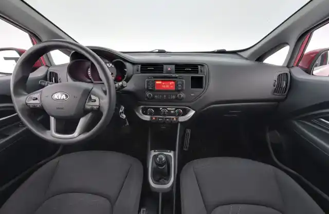 Punainen Viistoperä, Kia Rio – UYT-291