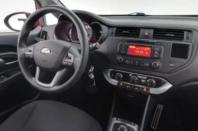 Punainen Viistoperä, Kia Rio – UYT-291