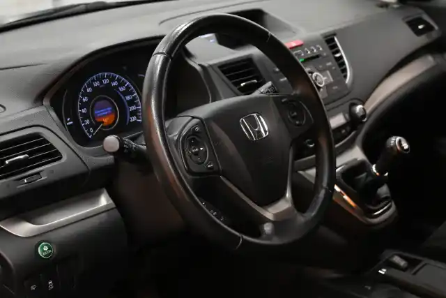 Musta Maastoauto, Honda CR-V – UYT-498