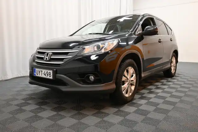 Musta Maastoauto, Honda CR-V – UYT-498