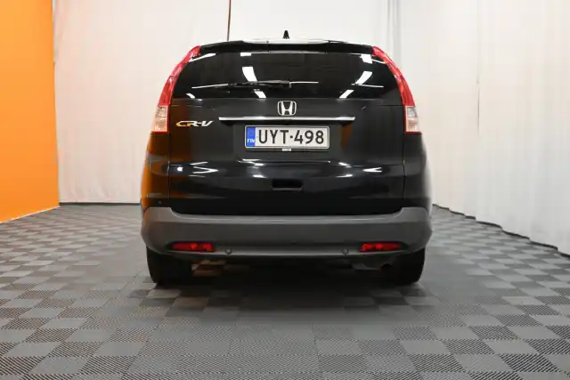 Musta Maastoauto, Honda CR-V – UYT-498